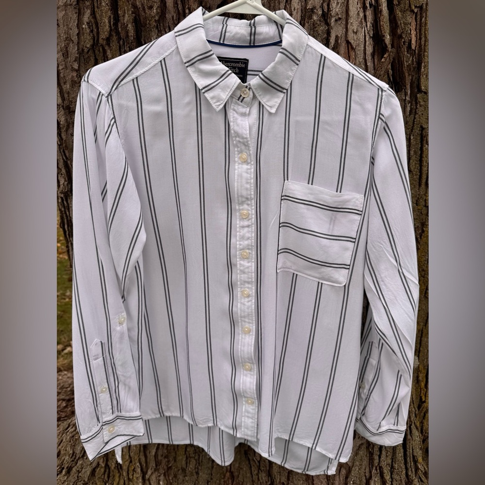 Abercrombie & Fitch Long Sleeved White With Blue Stripes Button-Up Shirt Sz S